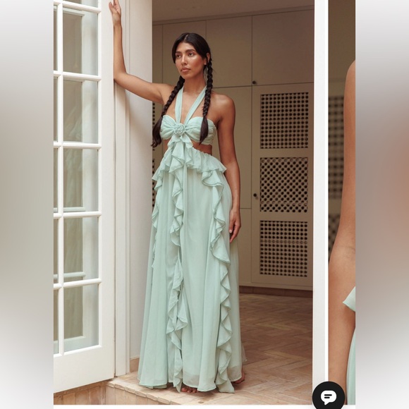 Selfie Leslie Dresses & Skirts - Selfie Leslie Santiago Cut-Out Ruffle Maxi Dress Sage Large